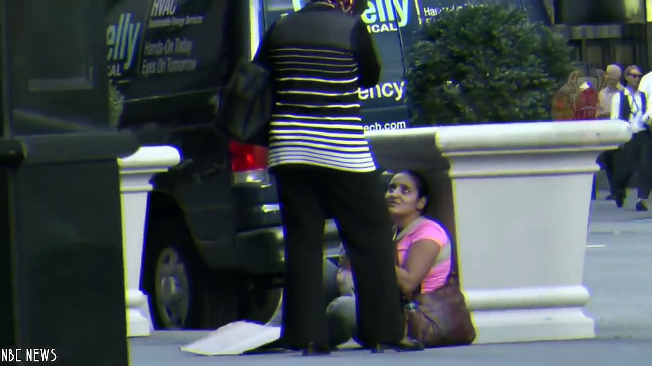 CES FAUX MENDIANTS HANDICAPÉS NOUS PRENNENT POUR DES CONS … PRIS EN FLAGRANT DÉLIT !