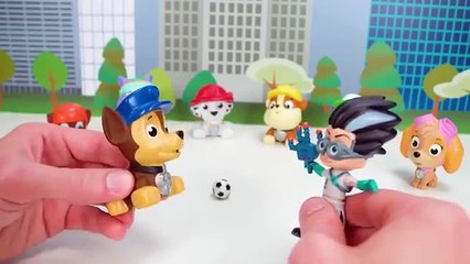 Paw Patrol Sea Vehicles get painted the WRONG Colors-