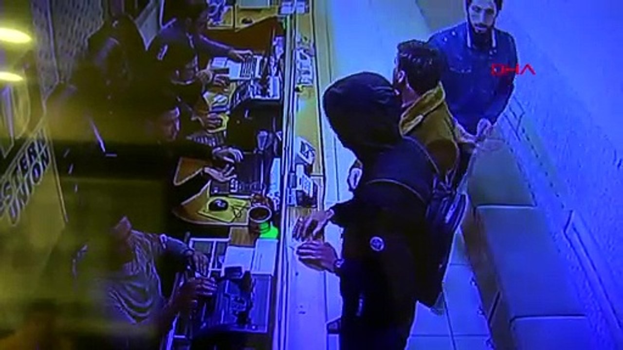 Esenyurt'ta döviz bürosundaki yumruklu kavga kamerada