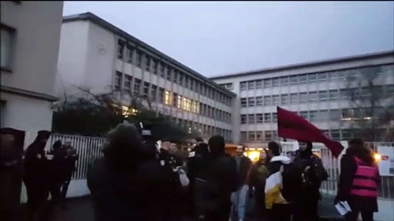 La police vient déloger les "bloqueurs"du lycée Chopin à Nancy
