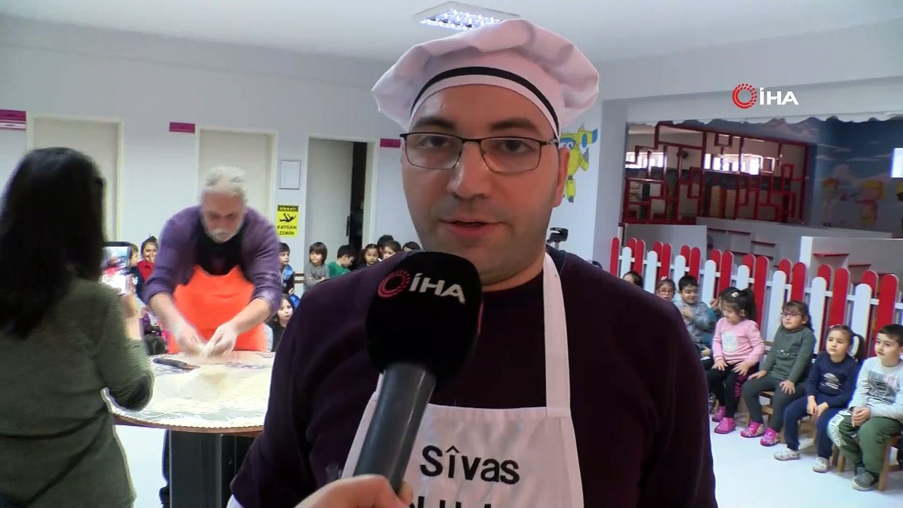 Yapımı zahmet isteyen, altı kişilik kol kuvveti ile yapılan 'Tel helvası'