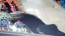 Markette unutulan cüzdanın sahibini arıyormuş gibi yaptı, cüzdandaki paraları böyle çaldı