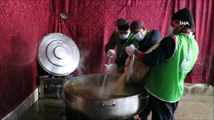 İdlib'de sivillere sıcak yemek