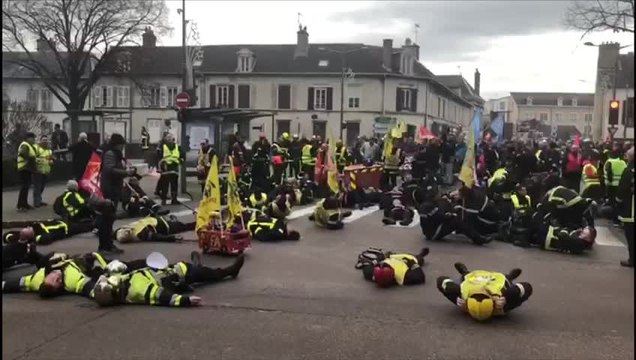 Les pompiers manifestent à Troyes