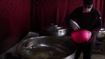 Hatay idlib'de savaş mağdurlarına her gün sıcak yemek dağıtılıyor