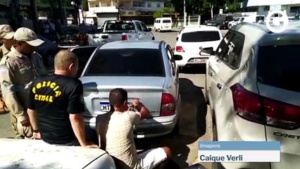 Bombeiros arrombam porta-malas e retiram combustível que tinham risco de explodir