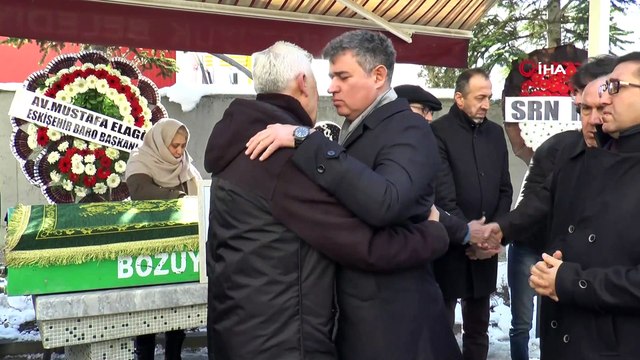 Genç avukat gözyaşlarıyla son yolculuğuna uğurlandı