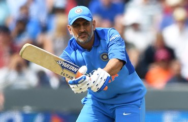 Ravi Shastri provides major update on MS Dhoni's future | Oneindia Malayalam