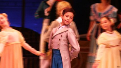 فتى سيبيري أوصلته موهبته إلى أشهر منصات الرقص الروسية