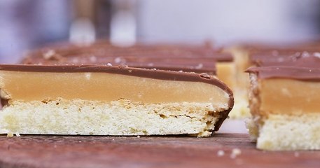 Fondez pour la douceur du Twix maison au caramel coulant et au chocolat croquant !