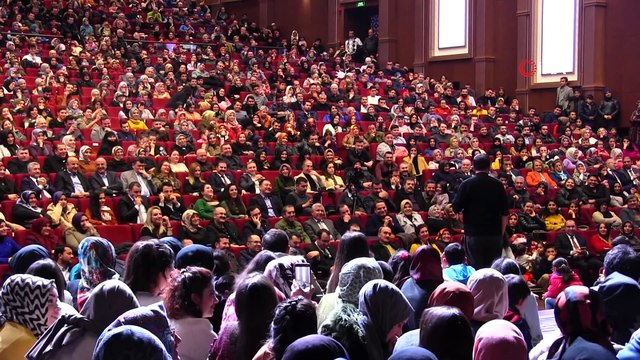 Hayati İnanç’ı görmek isteyen Gaziantepliler salona sığmadı