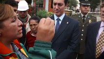 Tertsch consuela a una humilde boliviana víctima de la represión de Evo Morales
