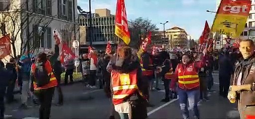 Chanson et en danse  à Annecy contre la réforme des retraites