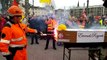 À Chalon-sur-Saône, les manifestants brûlent symboliquement le cercueil de la SNCF