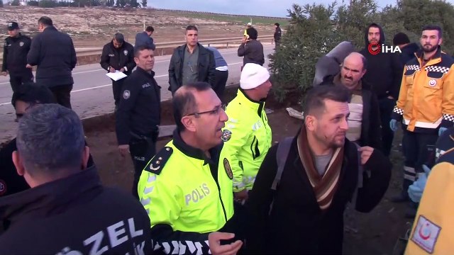 Fabrika işçilerini taşıyan midibüs devrildi: 30 yaralı