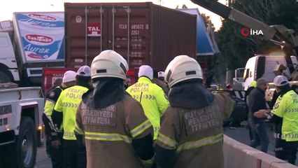 İzmir'de zincirleme kaza: 1'i ağır 6 yaralı