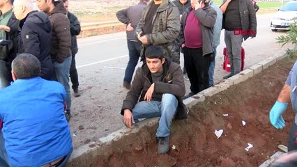 Adana lastiği patlayınca devrilen midibüsteki 30 işçi yaralandı-ek