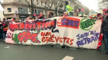 Franceses voltam às ruas contra reforma da Previdência