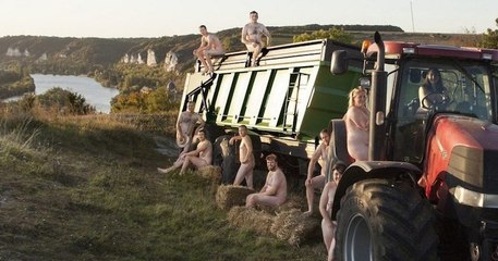 En Normandie, ces agriculteurs se mettent à nu pour la bonne cause dans leur calendrier