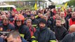 Manifestation des pompiers devant le conseil départemental de Charente-Maritime