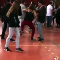 Danse endiablée à la fête du collège !