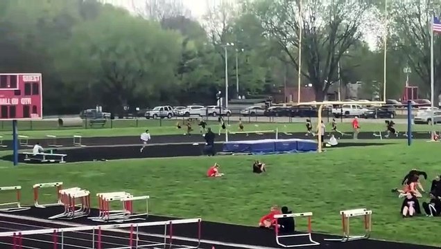 Saut de haies : elle tombe, se relève, et gagne la course !
