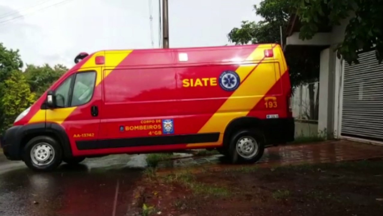 Mulher sofre queda em escada é socorrida pelo Siate no Bairro Claudete