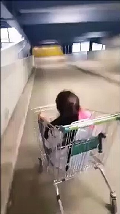 Elle se rend compte bien trop tard de sa bêtise... douloureux