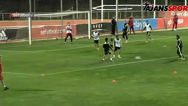 Cazorla idmanda öyle bir gol attı ki... Casillas rezil oldu!