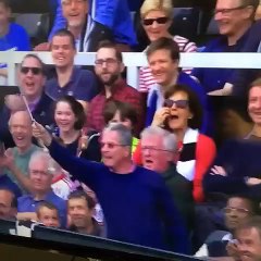 Hakeme görme engelli bastonu...