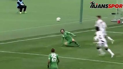 Yattığı yerden asist yaptı