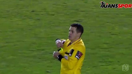 Rakibinin yüzünü resmen yıkadı! Yok böyle tükürmek...