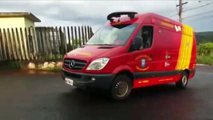 Motociclista fere o pé em batida de trânsito na Rua Rio da Paz