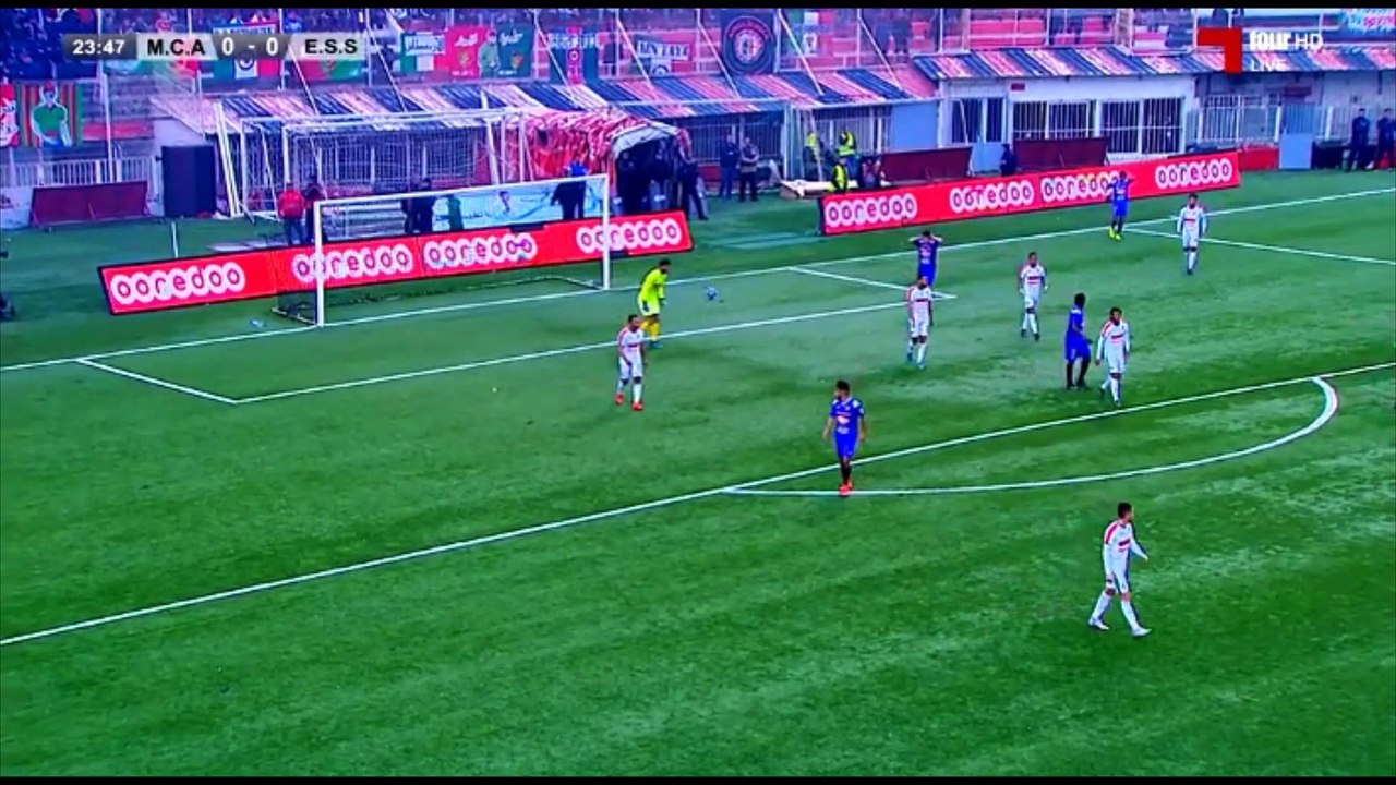 Ishak Boussouf (ES Sétif) contre le Mouloudia d'Alger