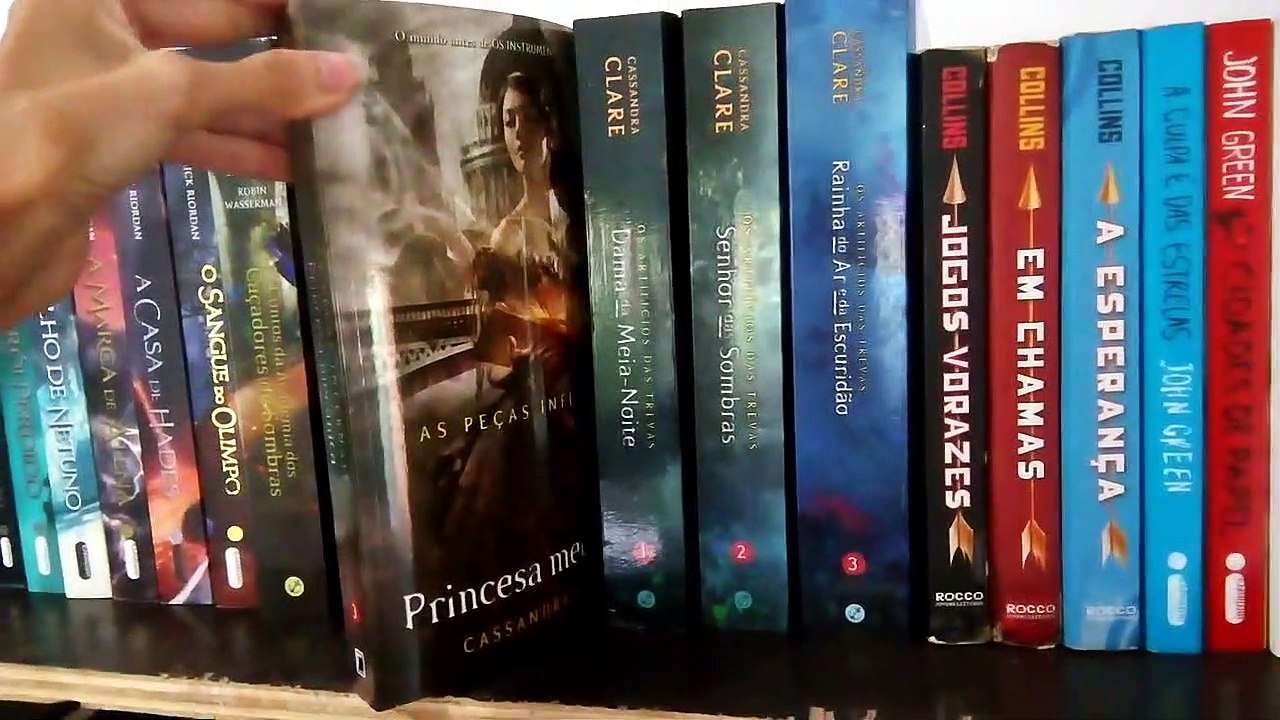 BOOKSHELF TOUR | Caverna da Leitura