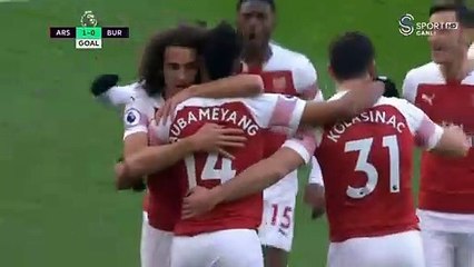 Mesut Özil Arsenal'in golünü hazırladı