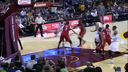 LeBron James 32 sayı, 12 ribaunt ve 10 asistle sahne aldı