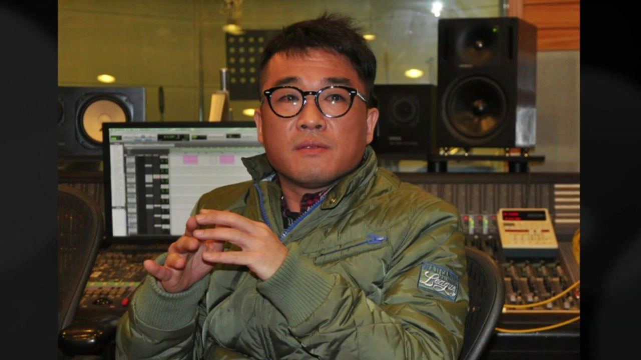 차량 압수수색 당한 김건모...'배트맨 티셔츠' 제작 시기도 논란 / YTN