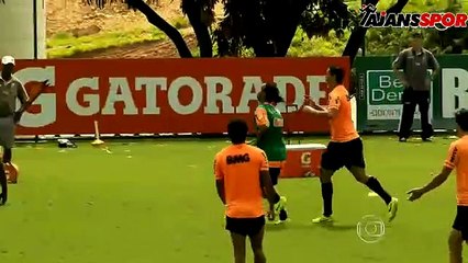 Ronaldinho formunda! İdmanda şov yaptı...