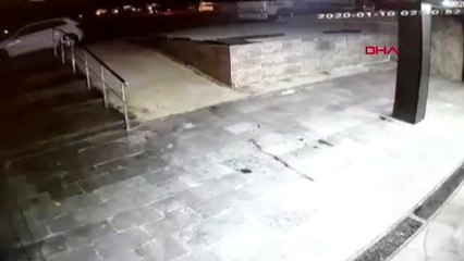 Kuruyemişçinin deposundan çelik kasa çalan hırsızlar kameraya yakalandı