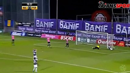 Joao kale önünden dışarı yolladı!