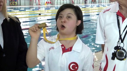 Down sendromlu yüzücünün altın madalya hedefi
