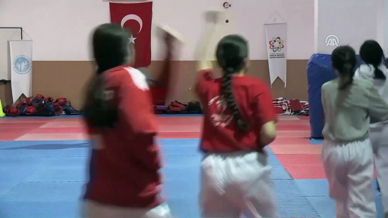 Zararlı alışkanlıklardan kurtulup sporla hayata tutunuyorlar
