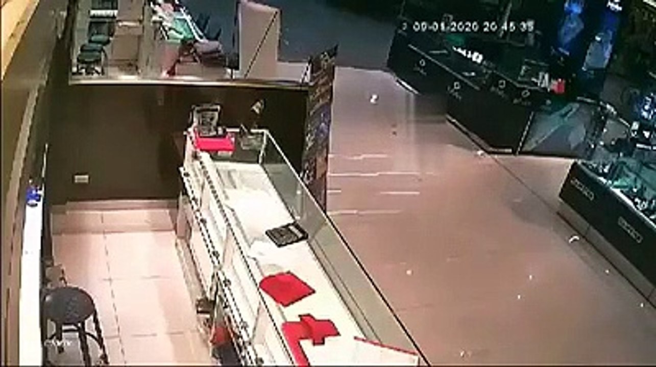[GRAPHIC VIDEO] Masked Gunman Kills Boy in Botched Gold Heist