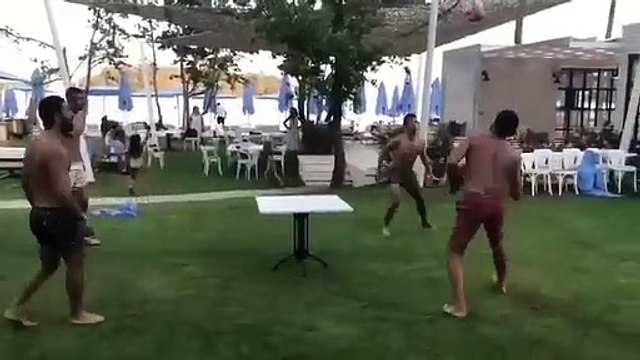 Emre, Burak, Arda ve Volkan tatilin keyfini çıkarıyor