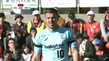 Podolski, Japonya'da çılgına döndü
