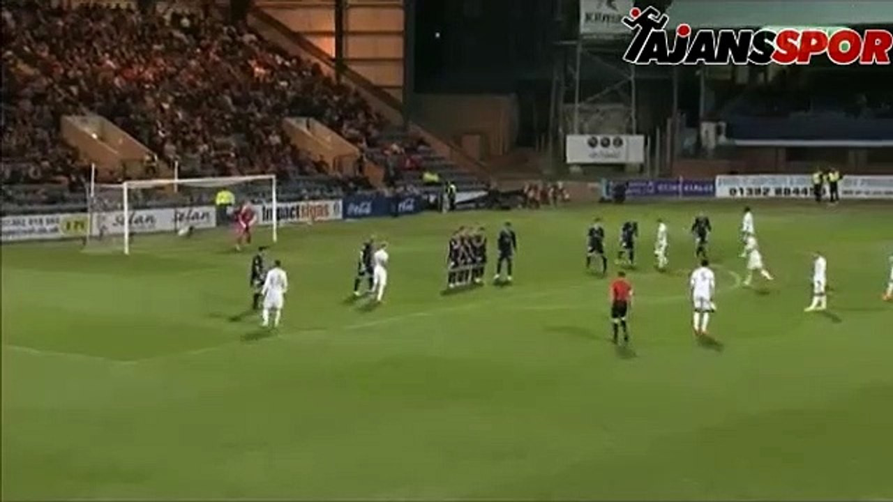 Celticli defans oyuncusundan şık frikik golü