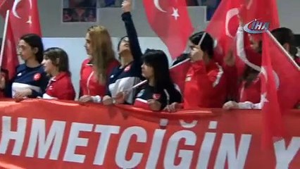 Bayan Güreş Milli takım Mehmetçiğe destek