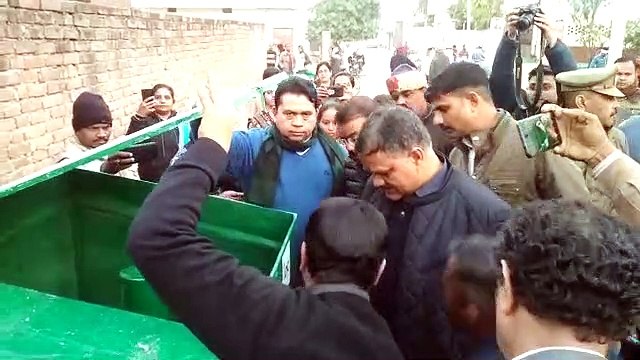 नगर विकास प्रमुख सचिव पहुंचे इटावा, स्वच्छता अभियान के कार्यों का लिया जायज़ा