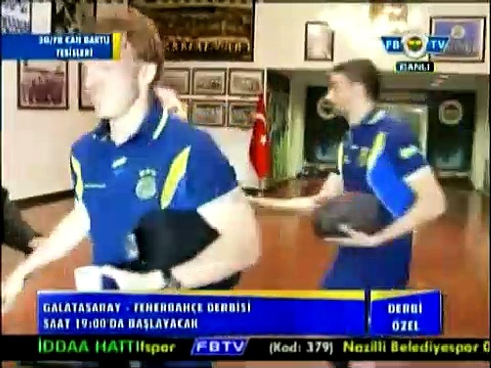Aziz Yıldırım futbolcuları tek tek uğurladı!